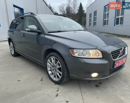 Серый Вольво В50, объемом двигателя 1.6 л и пробегом 222 тыс. км за 7950 $, фото 1 на Automoto.ua