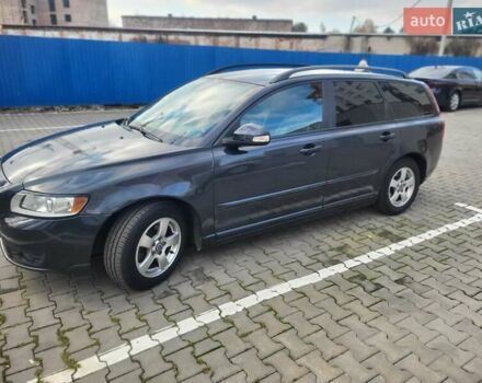 Серый Вольво В50, объемом двигателя 1.6 л и пробегом 221 тыс. км за 7300 $, фото 1 на Automoto.ua