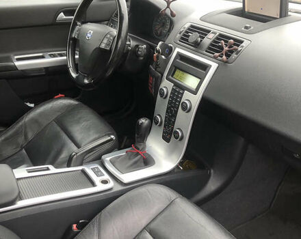 Серый Вольво В50, объемом двигателя 1.6 л и пробегом 250 тыс. км за 7500 $, фото 4 на Automoto.ua