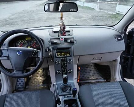 Серый Вольво В50, объемом двигателя 1.6 л и пробегом 305 тыс. км за 7150 $, фото 32 на Automoto.ua