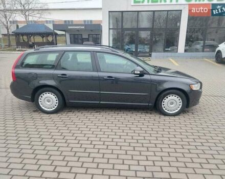 Серый Вольво В50, объемом двигателя 1.6 л и пробегом 251 тыс. км за 6000 $, фото 1 на Automoto.ua