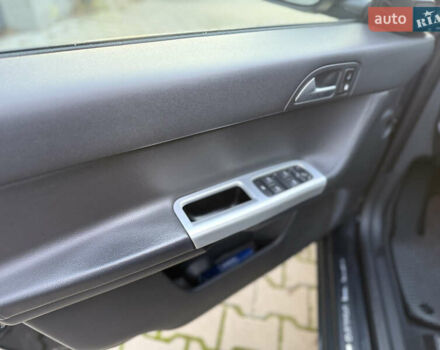 Сірий Вольво V50, об'ємом двигуна 2.4 л та пробігом 270 тис. км за 8300 $, фото 17 на Automoto.ua