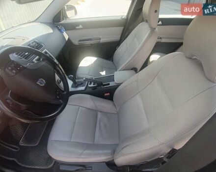 Серый Вольво В50, объемом двигателя 2 л и пробегом 306 тыс. км за 7200 $, фото 15 на Automoto.ua