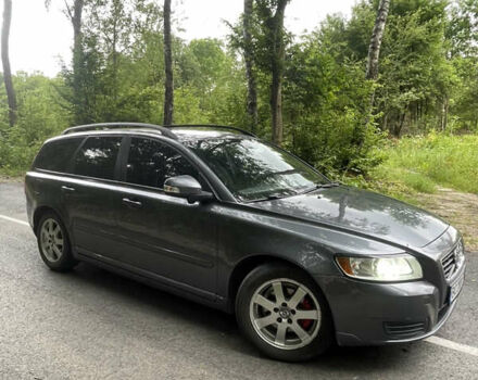 Серый Вольво В50, объемом двигателя 1.56 л и пробегом 250 тыс. км за 7999 $, фото 2 на Automoto.ua