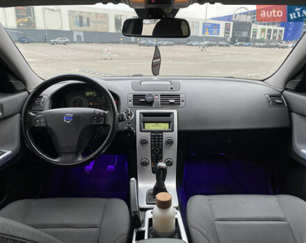 Вольво В50 2010 в Киеве на Automoto.ua Серый Вольво В50, объемом двигателя 1.56 л и пробегом 277 тыс. км за 9350 $, фото 15 на Automoto.ua