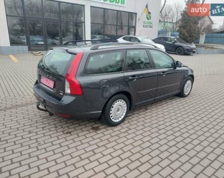 Серый Вольво В50, объемом двигателя 1.6 л и пробегом 251 тыс. км за 6000 $, фото 5 на Automoto.ua