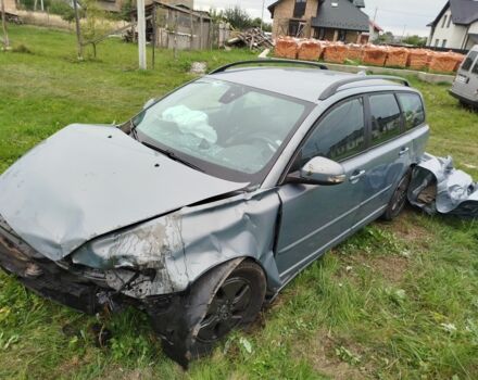 Серый Вольво В50, объемом двигателя 1.6 л и пробегом 250 тыс. км за 1500 $, фото 2 на Automoto.ua