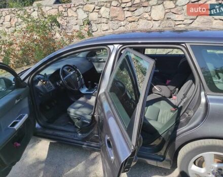 Серый Вольво В50, объемом двигателя 1.6 л и пробегом 212 тыс. км за 8000 $, фото 4 на Automoto.ua