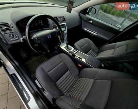 Сірий Вольво V50, об'ємом двигуна 2 л та пробігом 260 тис. км за 9750 $, фото 68 на Automoto.ua