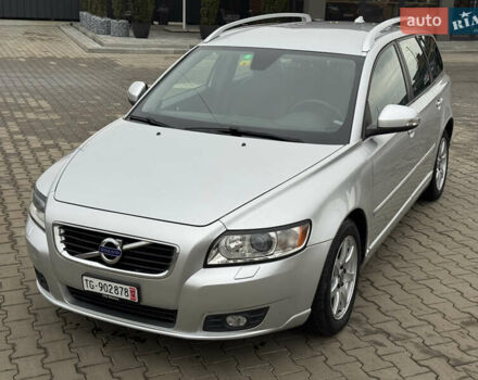 Серый Вольво В50, объемом двигателя 2 л и пробегом 225 тыс. км за 9999 $, фото 1 на Automoto.ua