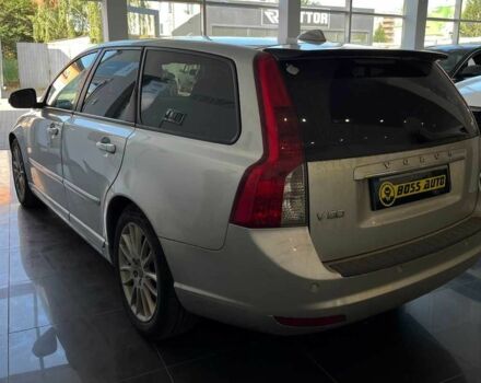 Серый Вольво В50, объемом двигателя 1.6 л и пробегом 324 тыс. км за 8000 $, фото 4 на Automoto.ua