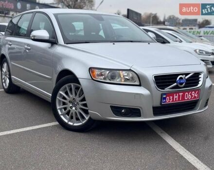 Серый Вольво В50, объемом двигателя 2 л и пробегом 258 тыс. км за 10200 $, фото 12 на Automoto.ua