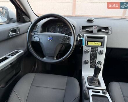 Серый Вольво В50, объемом двигателя 1.6 л и пробегом 229 тыс. км за 7950 $, фото 84 на Automoto.ua