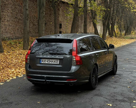Серый Вольво В50, объемом двигателя 1.98 л и пробегом 247 тыс. км за 12000 $, фото 3 на Automoto.ua