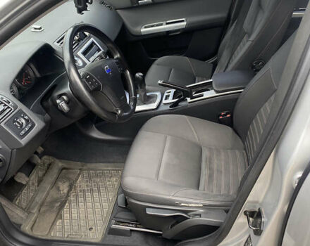 Серый Вольво В50, объемом двигателя 1.56 л и пробегом 220 тыс. км за 6800 $, фото 1 на Automoto.ua