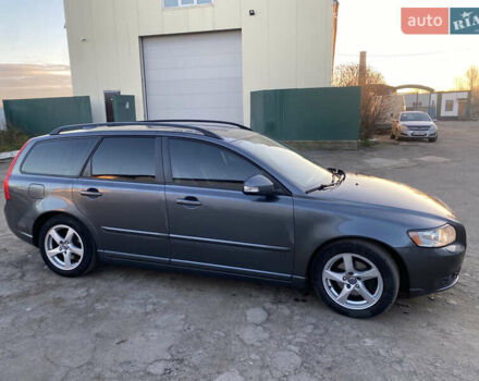 Серый Вольво В50, объемом двигателя 1.6 л и пробегом 234 тыс. км за 7400 $, фото 4 на Automoto.ua