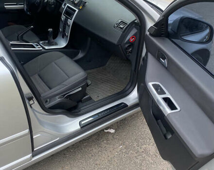 Серый Вольво В50, объемом двигателя 1.56 л и пробегом 220 тыс. км за 6800 $, фото 2 на Automoto.ua