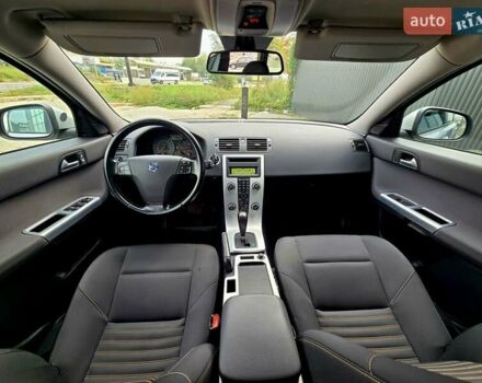 Сірий Вольво V50, об'ємом двигуна 2 л та пробігом 260 тис. км за 9750 $, фото 62 на Automoto.ua