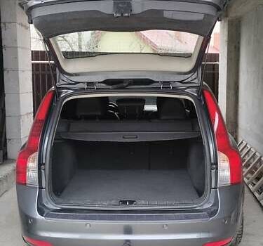 Серый Вольво В50, объемом двигателя 1.6 л и пробегом 253 тыс. км за 8200 $, фото 6 на Automoto.ua