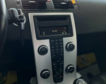 Серый Вольво В50, объемом двигателя 1.6 л и пробегом 324 тыс. км за 8000 $, фото 16 на Automoto.ua