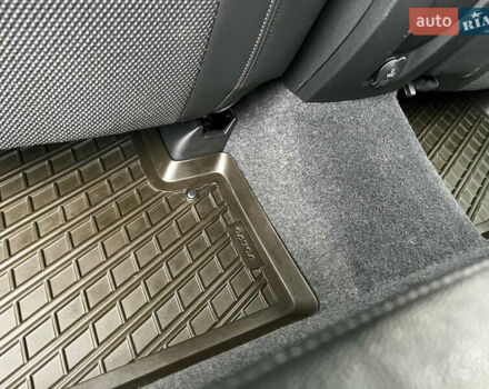 Серый Вольво В50, объемом двигателя 2 л и пробегом 205 тыс. км за 9200 $, фото 74 на Automoto.ua