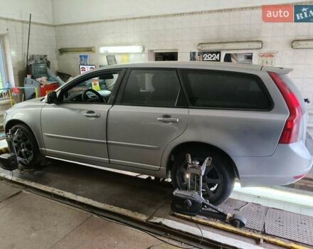 Серый Вольво В50, объемом двигателя 1.56 л и пробегом 260 тыс. км за 8800 $, фото 10 на Automoto.ua