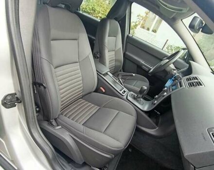 Серый Вольво В50, объемом двигателя 1.6 л и пробегом 200 тыс. км за 7800 $, фото 28 на Automoto.ua