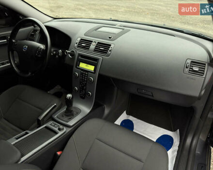 Серый Вольво В50, объемом двигателя 1.6 л и пробегом 240 тыс. км за 7999 $, фото 73 на Automoto.ua