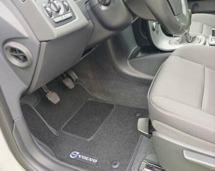 Серый Вольво В50, объемом двигателя 1.6 л и пробегом 200 тыс. км за 7800 $, фото 38 на Automoto.ua