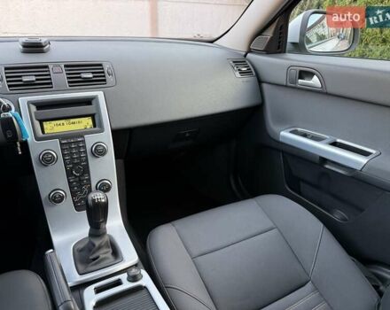 Серый Вольво В50, объемом двигателя 1.6 л и пробегом 229 тыс. км за 7950 $, фото 85 на Automoto.ua