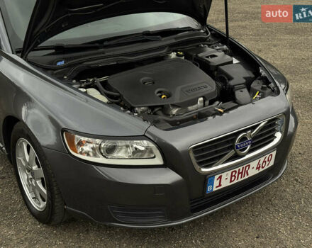 Серый Вольво В50, объемом двигателя 1.6 л и пробегом 240 тыс. км за 7999 $, фото 92 на Automoto.ua