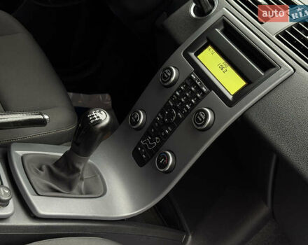 Серый Вольво В50, объемом двигателя 1.6 л и пробегом 240 тыс. км за 7999 $, фото 75 на Automoto.ua