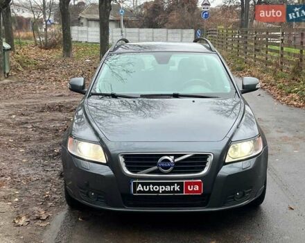 Серый Вольво В50, объемом двигателя 2 л и пробегом 240 тыс. км за 9690 $, фото 1 на Automoto.ua