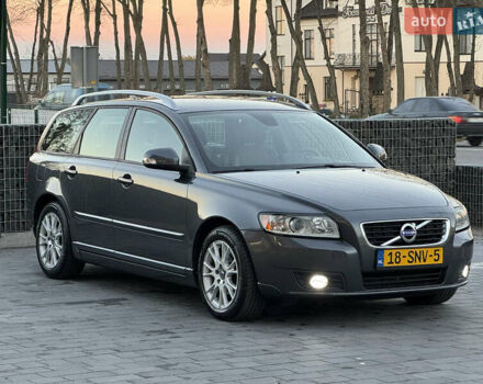 Серый Вольво В50, объемом двигателя 1.6 л и пробегом 218 тыс. км за 8500 $, фото 3 на Automoto.ua