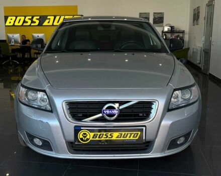 Серый Вольво В50, объемом двигателя 1.6 л и пробегом 324 тыс. км за 8000 $, фото 1 на Automoto.ua