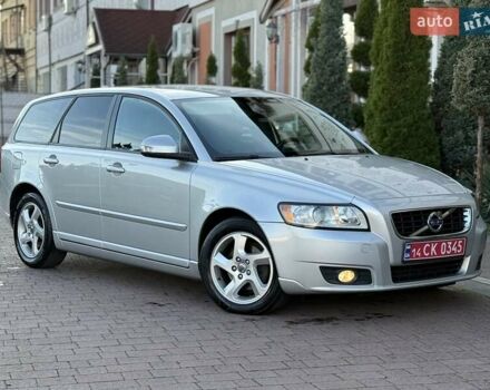 Серый Вольво В50, объемом двигателя 1.6 л и пробегом 229 тыс. км за 7950 $, фото 2 на Automoto.ua