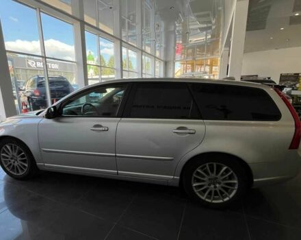 Серый Вольво В50, объемом двигателя 1.6 л и пробегом 324 тыс. км за 8000 $, фото 3 на Automoto.ua