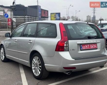 Серый Вольво В50, объемом двигателя 2 л и пробегом 258 тыс. км за 10200 $, фото 2 на Automoto.ua