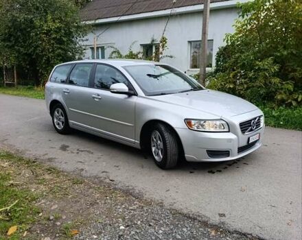 Серый Вольво В50, объемом двигателя 1.6 л и пробегом 200 тыс. км за 7800 $, фото 16 на Automoto.ua