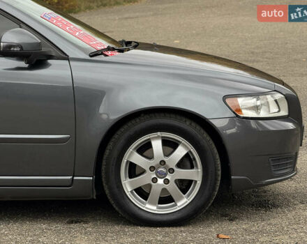 Серый Вольво В50, объемом двигателя 1.6 л и пробегом 240 тыс. км за 7999 $, фото 39 на Automoto.ua