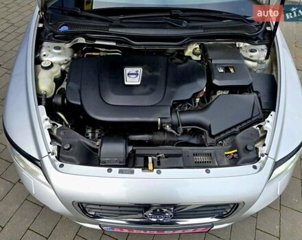 Сірий Вольво V50, об'ємом двигуна 2 л та пробігом 260 тис. км за 9750 $, фото 80 на Automoto.ua