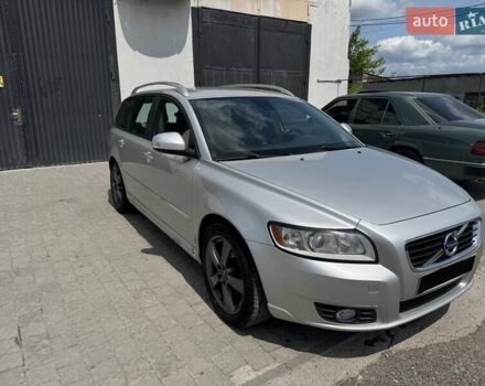 Серый Вольво В50, объемом двигателя 1.56 л и пробегом 236 тыс. км за 8000 $, фото 2 на Automoto.ua
