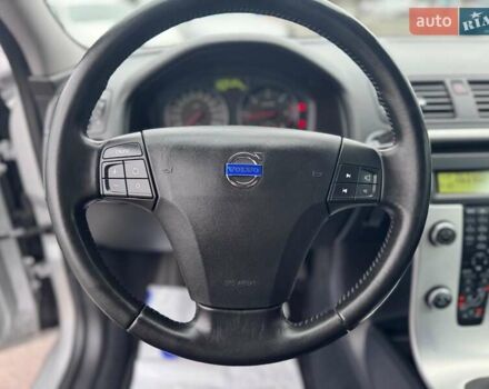 Серый Вольво В50, объемом двигателя 2 л и пробегом 258 тыс. км за 10200 $, фото 38 на Automoto.ua