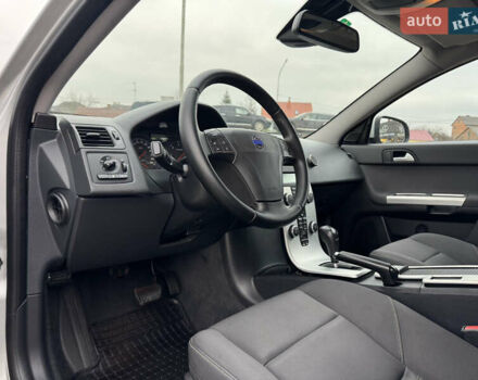 Серый Вольво В50, объемом двигателя 2 л и пробегом 225 тыс. км за 9999 $, фото 29 на Automoto.ua