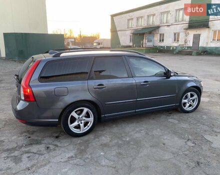 Серый Вольво В50, объемом двигателя 1.6 л и пробегом 234 тыс. км за 7400 $, фото 5 на Automoto.ua