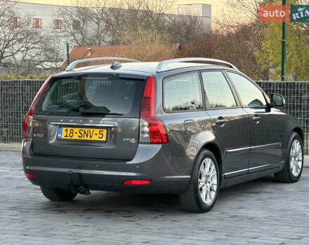 Серый Вольво В50, объемом двигателя 1.6 л и пробегом 218 тыс. км за 8500 $, фото 6 на Automoto.ua