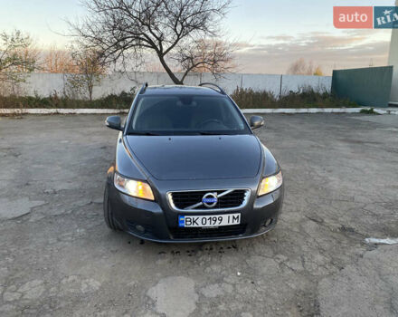 Серый Вольво В50, объемом двигателя 1.6 л и пробегом 234 тыс. км за 7400 $, фото 2 на Automoto.ua