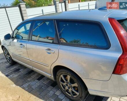 Серый Вольво В50, объемом двигателя 1.56 л и пробегом 260 тыс. км за 8800 $, фото 2 на Automoto.ua