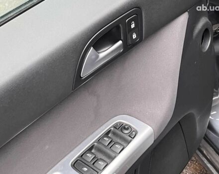 Сірий Вольво V50, об'ємом двигуна 2 л та пробігом 240 тис. км за 9690 $, фото 16 на Automoto.ua