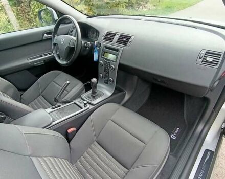 Серый Вольво В50, объемом двигателя 1.6 л и пробегом 200 тыс. км за 7800 $, фото 22 на Automoto.ua